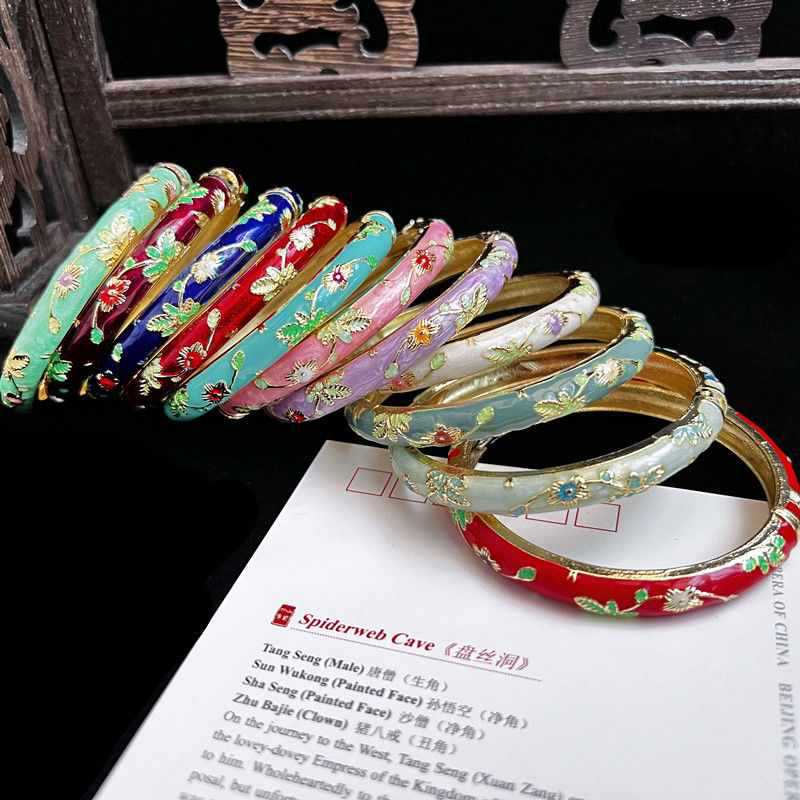 Pulsera de esmalte floral fino de museo