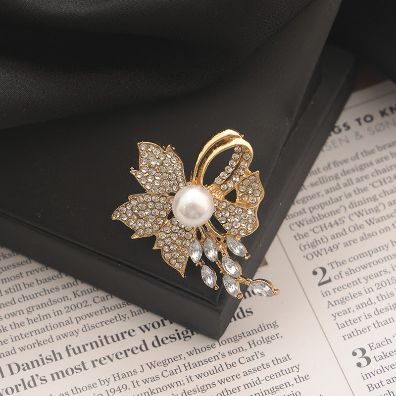 Nuevo Broche de Aleación de Alta Sensación de Nicho de Alta Gama, Pin para Abrigo y Traje, Corsage Versátil de Alta Gama