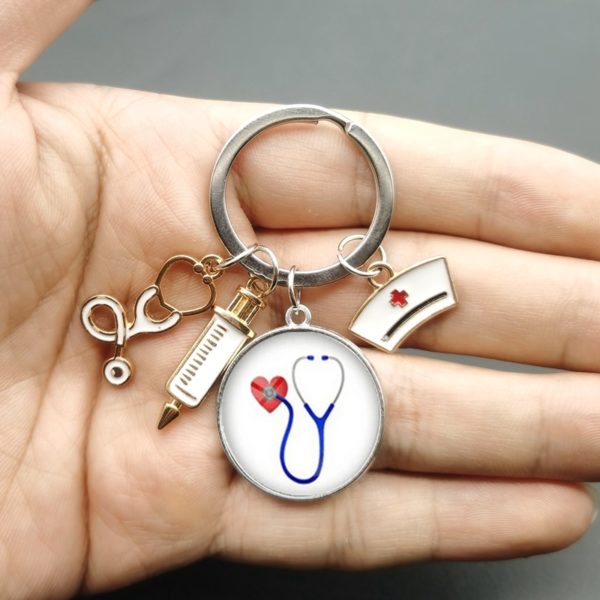 Llavero de jeringa y estetoscopio para personal médico