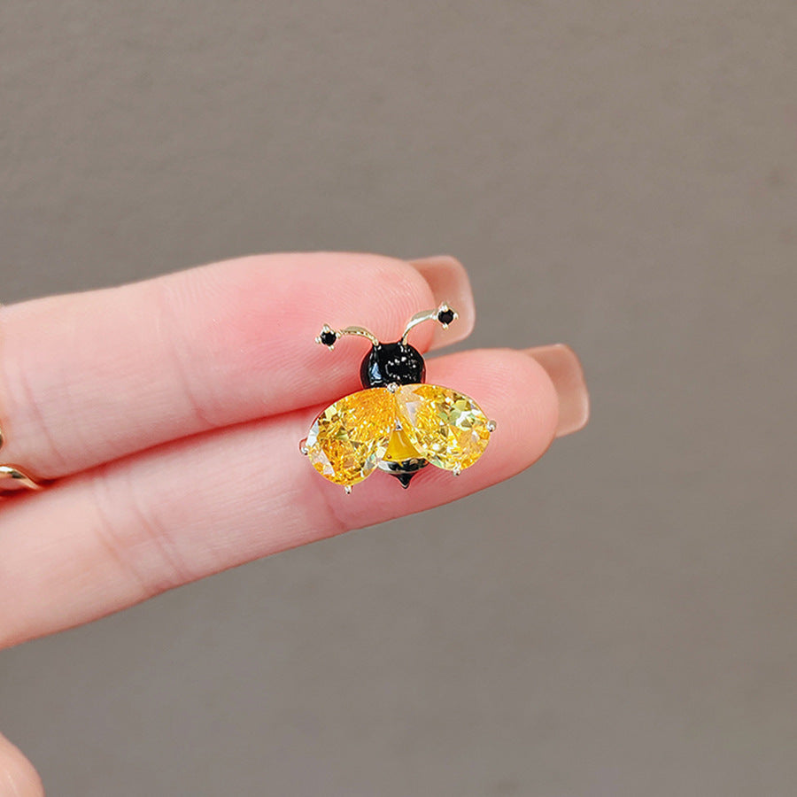 Nuevo Broche de Aleación de Alta Sensación de Nicho de Alta Gama, Pin para Abrigo y Traje, Corsage Versátil de Alta Gama