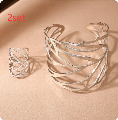 Kreativer Metall-Design-Sinn Hohle Blätter Offener Ring Armband Anzug