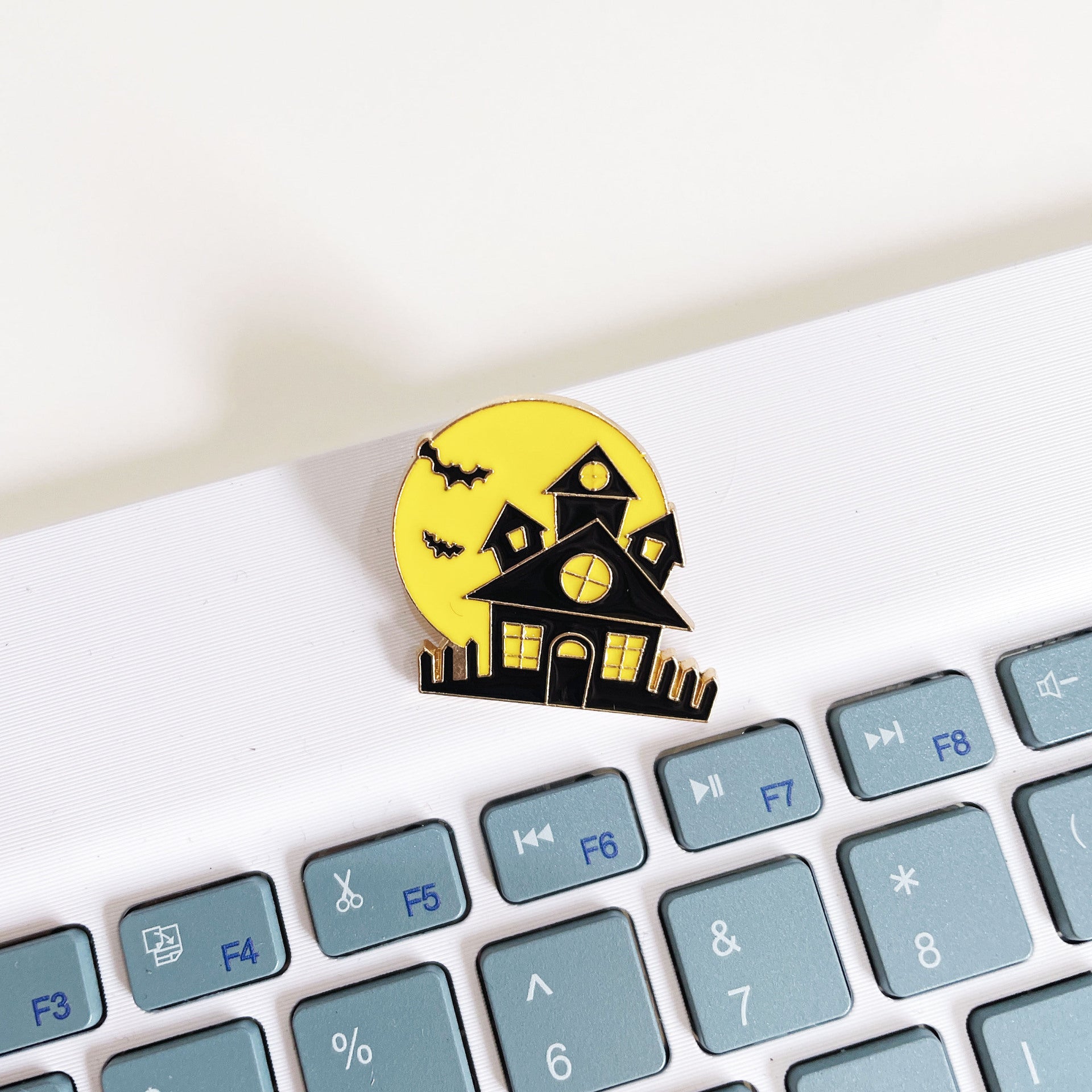 Halloween Cartoon Lustiger Geist Kürbis Metall Süßer Totenkopf Anstecknadel