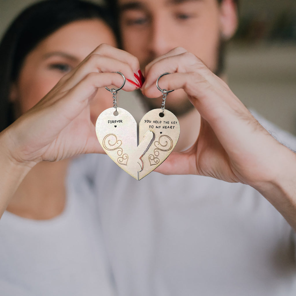 Llavero de pareja de madera creativa grabado