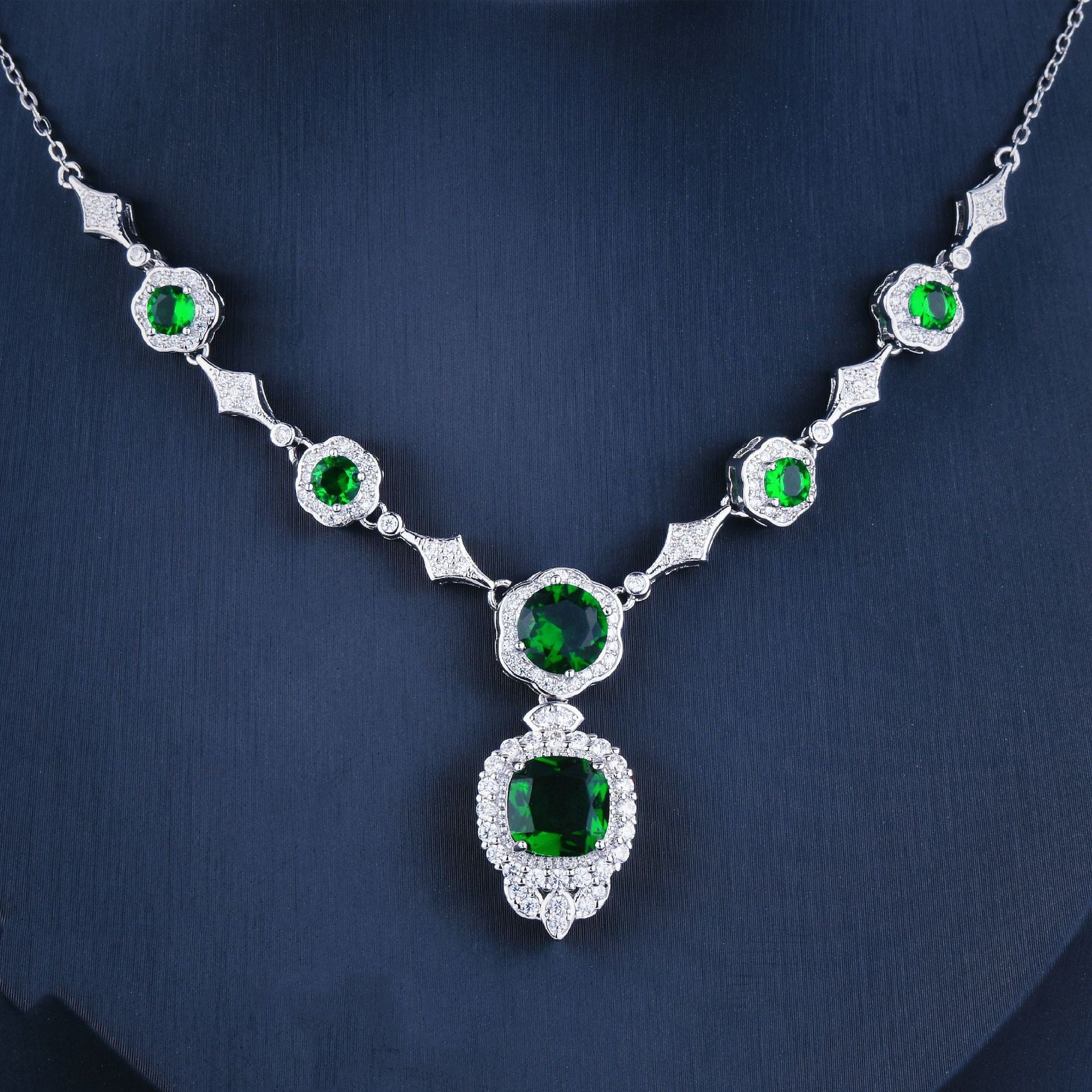 Edles Diamant Grüner Edelstein Abendkleid Kette Anhänger Halskette Set