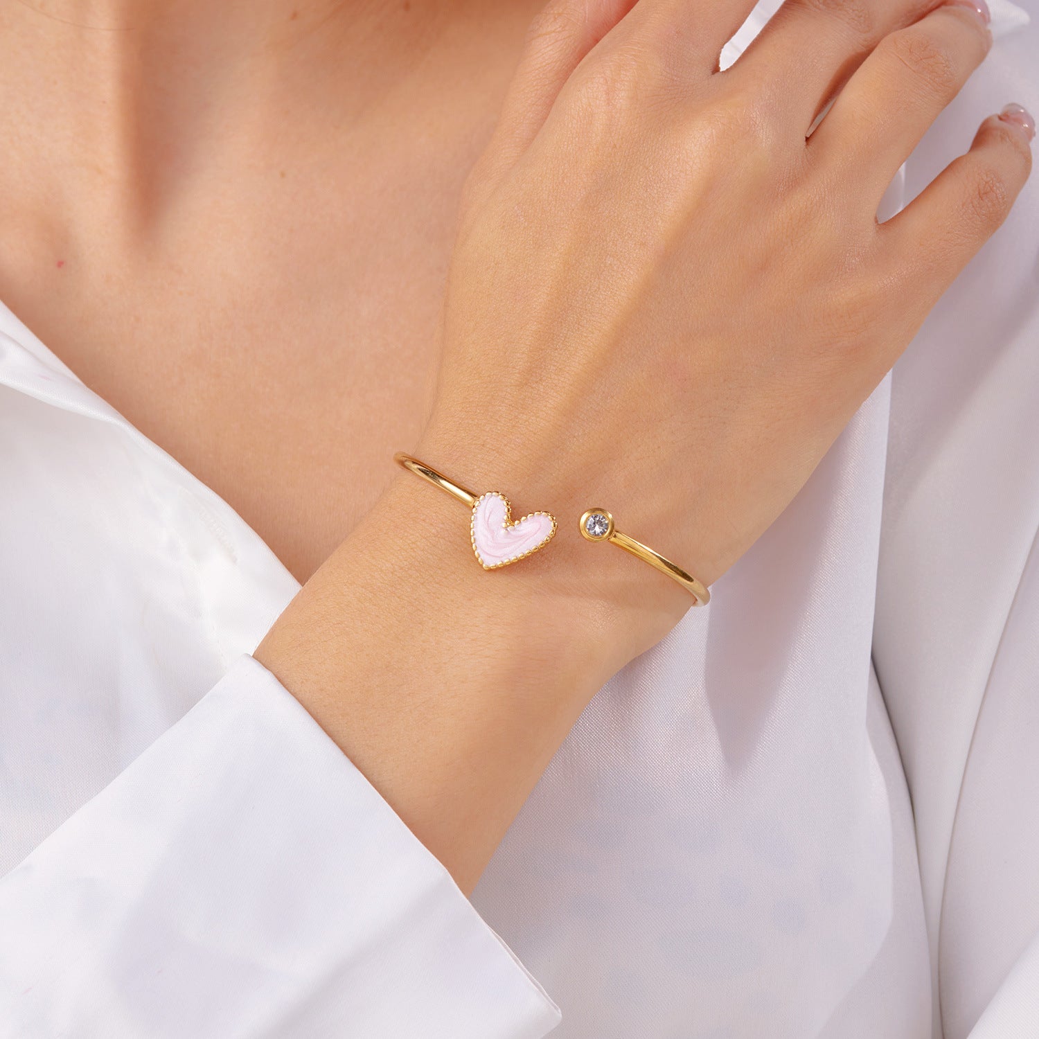 Pulsera Corazón de Aceite Hueco con Diamante