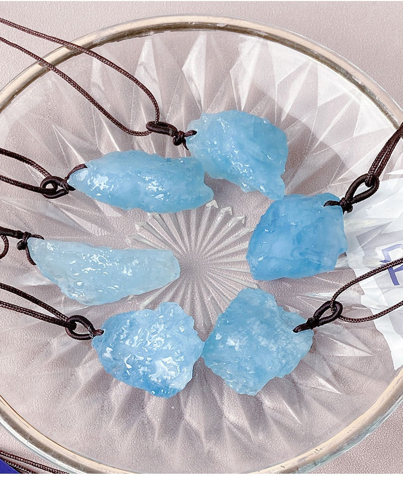 Eis-Aquamarin-Kristall-Rohstein-Anhänger, handgewebte Pulloverkette