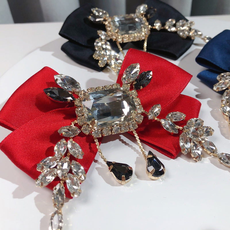 Broche de lazo británico vintage sólido de diamantes de imitación