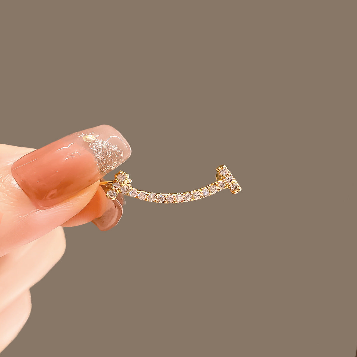 Nuevo Broche de Aleación de Alta Sensación de Nicho de Alta Gama, Pin para Abrigo y Traje, Corsage Versátil de Alta Gama