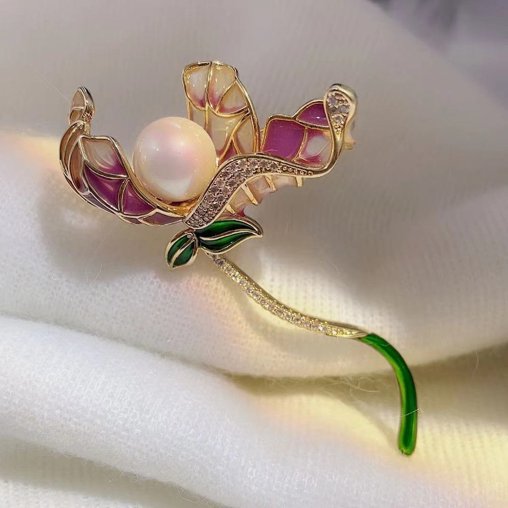 Broche de Esmalte Loto Perla Clásico