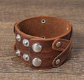 Einfaches Retro- und altes, mehrschichtiges Lederarmband