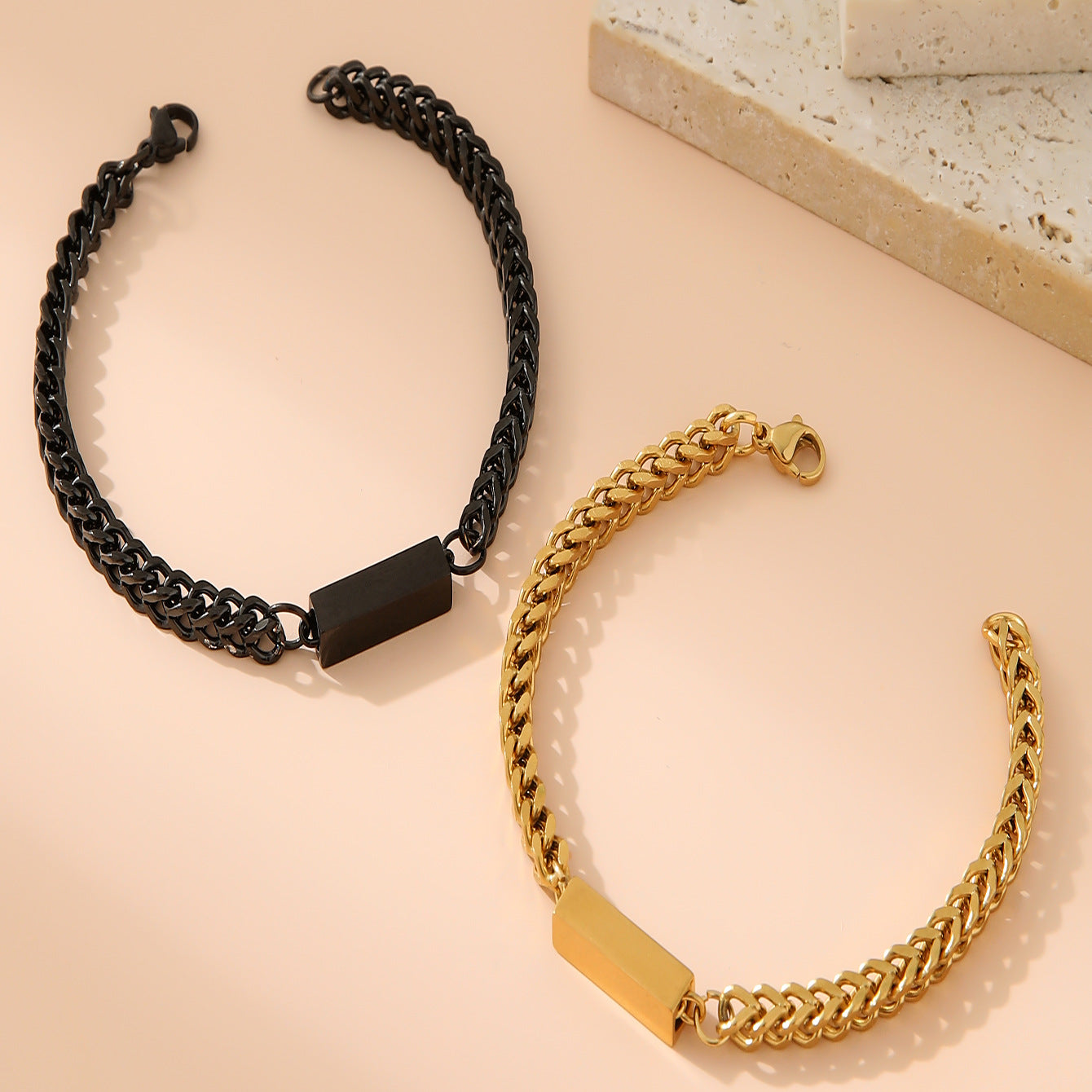 Brazalete de acero inoxidable chapado en oro de 18 quilates al vacío