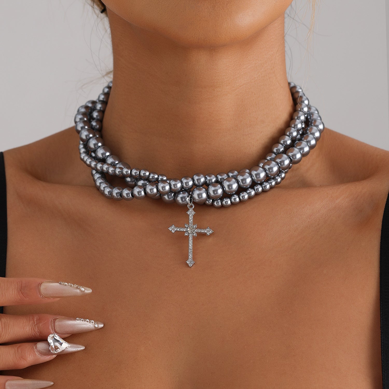 Collar de clavícula con cuentas de vidrio pintadas, cruz de diamantes y capas múltiples