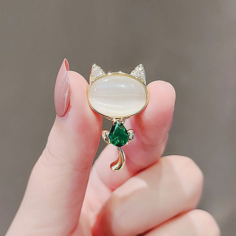 Nuevo Broche de Aleación de Alta Sensación de Nicho de Alta Gama, Pin para Abrigo y Traje, Corsage Versátil de Alta Gama