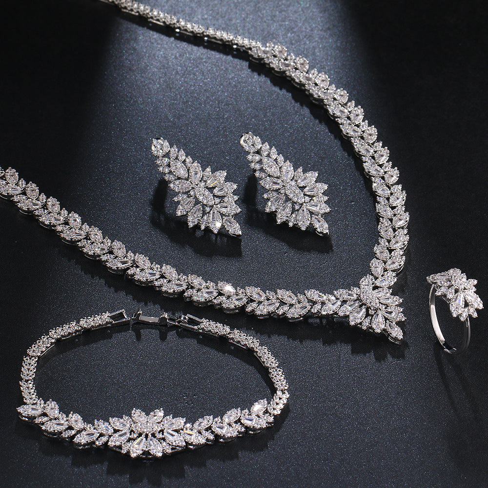 Brautschmuck-Set mit Zirkonia-Quastenohrringen