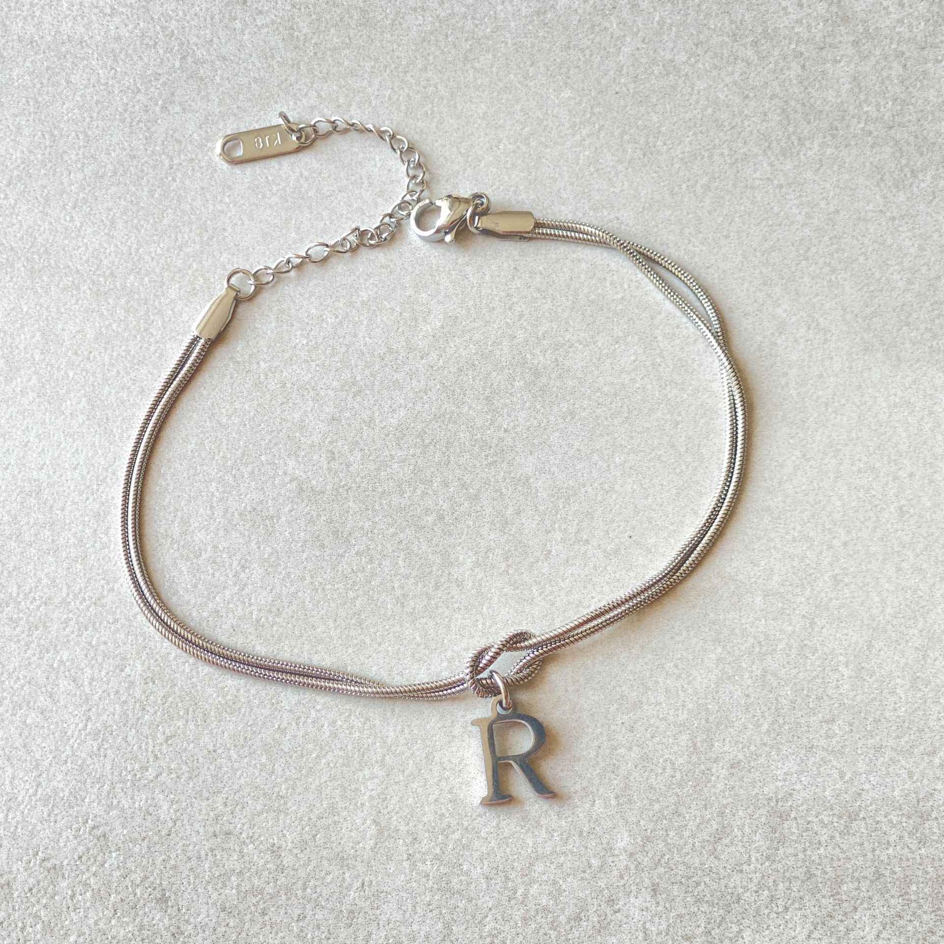 Nuevas pulseras con nudo de amor de la A a la Z para mujer, pulseras con dije de cadena de serpiente delicada de color dorado para parejas, joyería de acero inoxidable, regalo para el Día de San Valentín