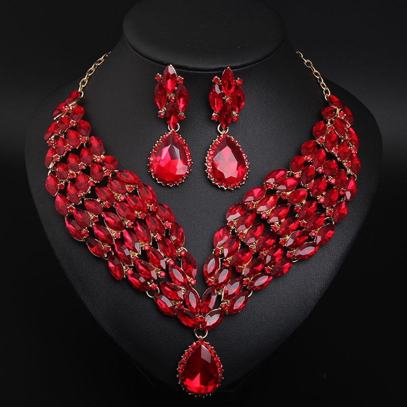 Juego de collar y pendientes africanos de cristal