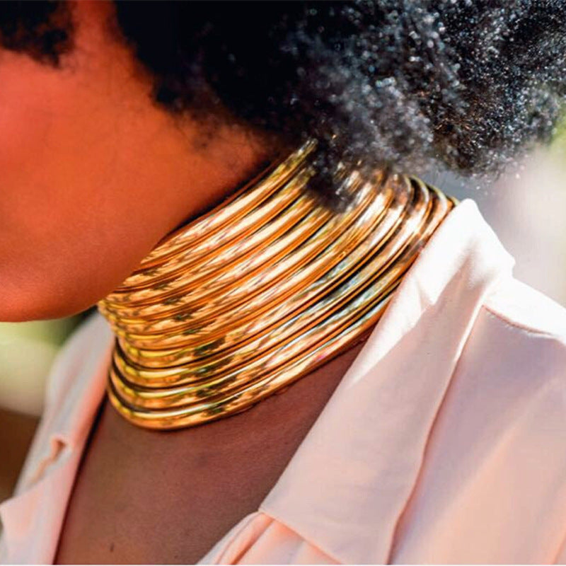 Collar africano exagerado para mujer