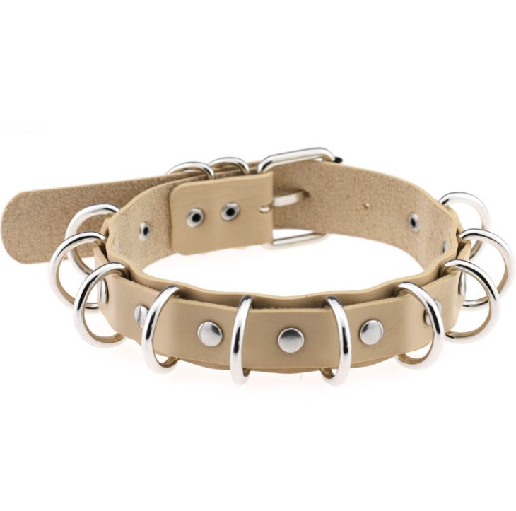 Collar doble de cuero estilo punk exagerado con múltiples aros metálicos