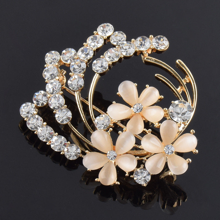 Hochwertiges Blumen-Korsett, Vintage-Brosche aus Opal, Hochzeitskorsage