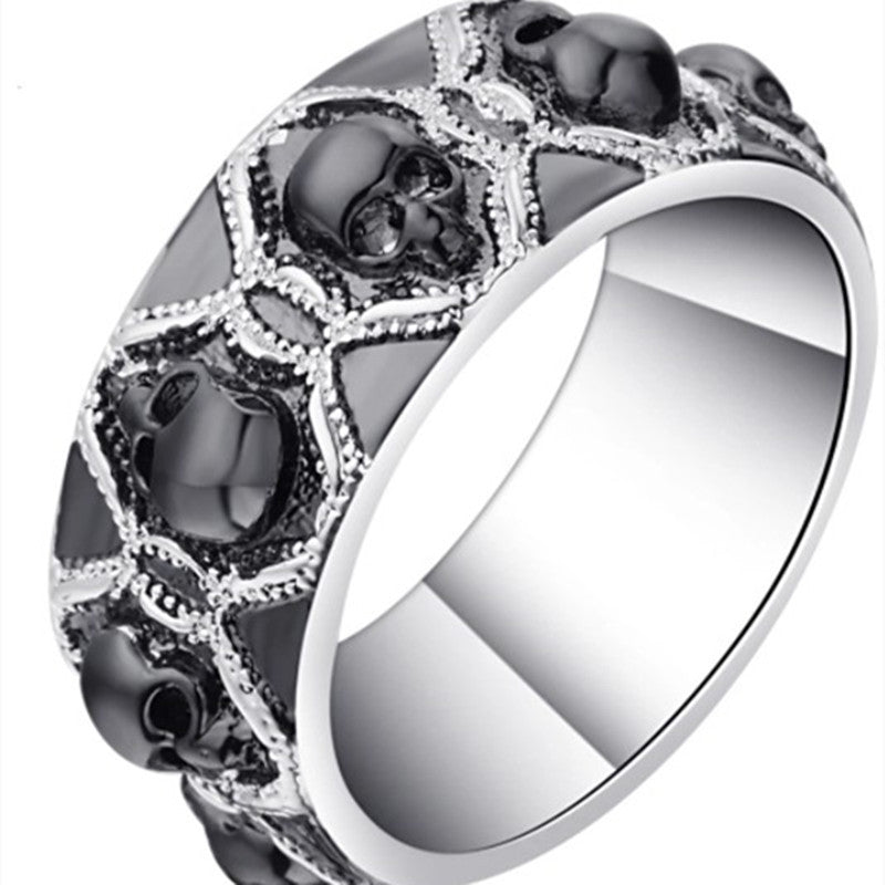Anillos de calaveras negras malvadas