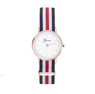 Liebhaber beobachten Frauenmodetrend Koreanische Version der einfachen Freizeit männliche Studenten Quarzuhr Nylon-Segeltuchband heißer Verkauf