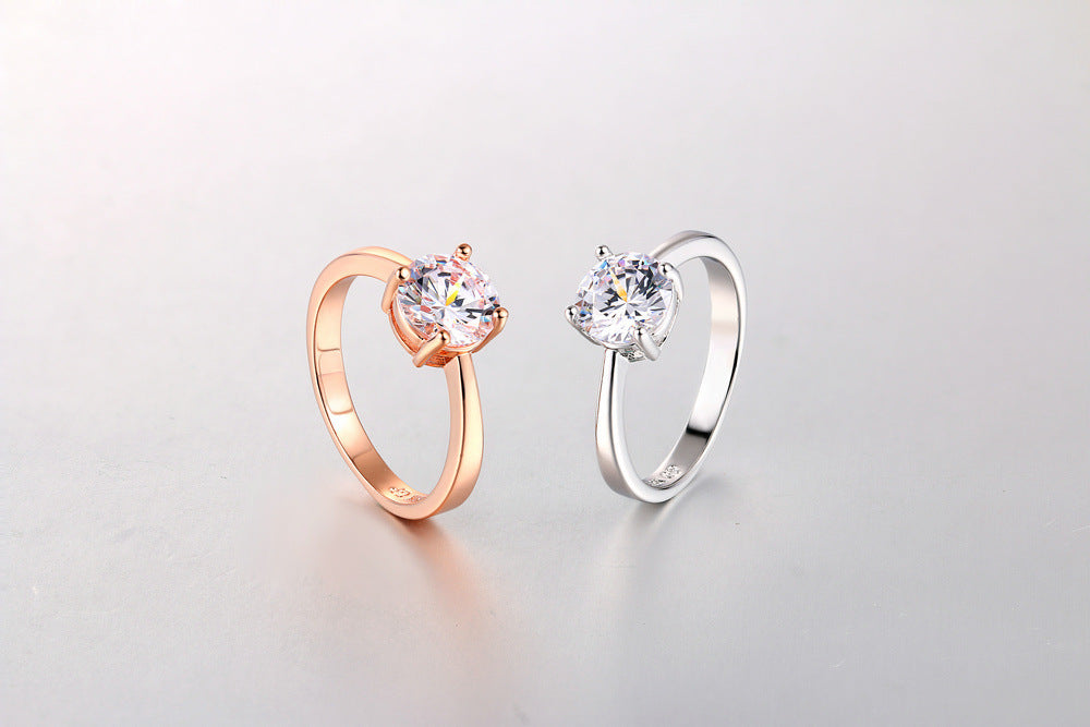 Anillo de oro rosado y circonita