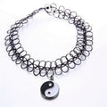 Schwarze Plastik-Halskette für Damen, elastische Tattoo-Halsketten, Gothic Punk Yin Yang Anhänger, 90er-Jahre-Choker