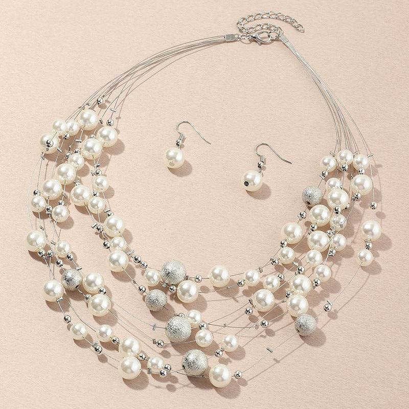 Collar con colgante de perlas multicapa