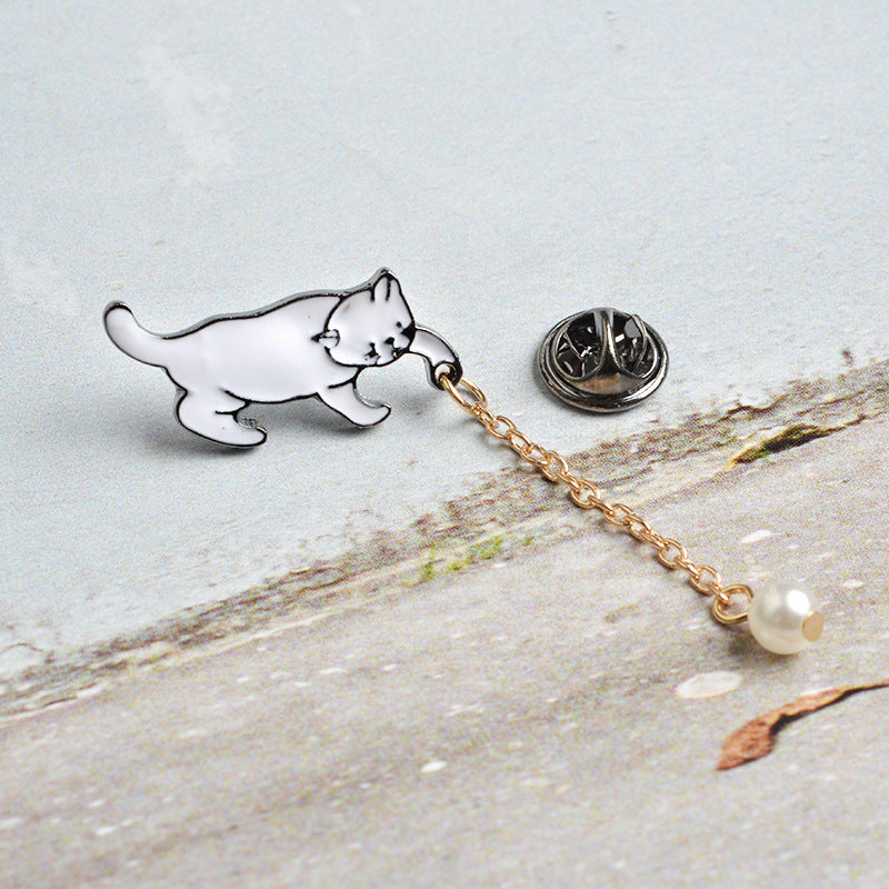 Broche de perlas con forma de gatito, de dibujos animados de anime, para la personalidad de la moda