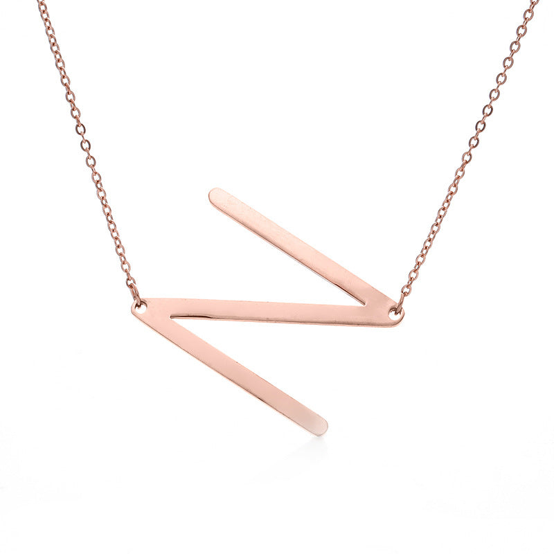 Fabuloso collar con colgante de letra inicial de acero inoxidable chapado en oro rosa