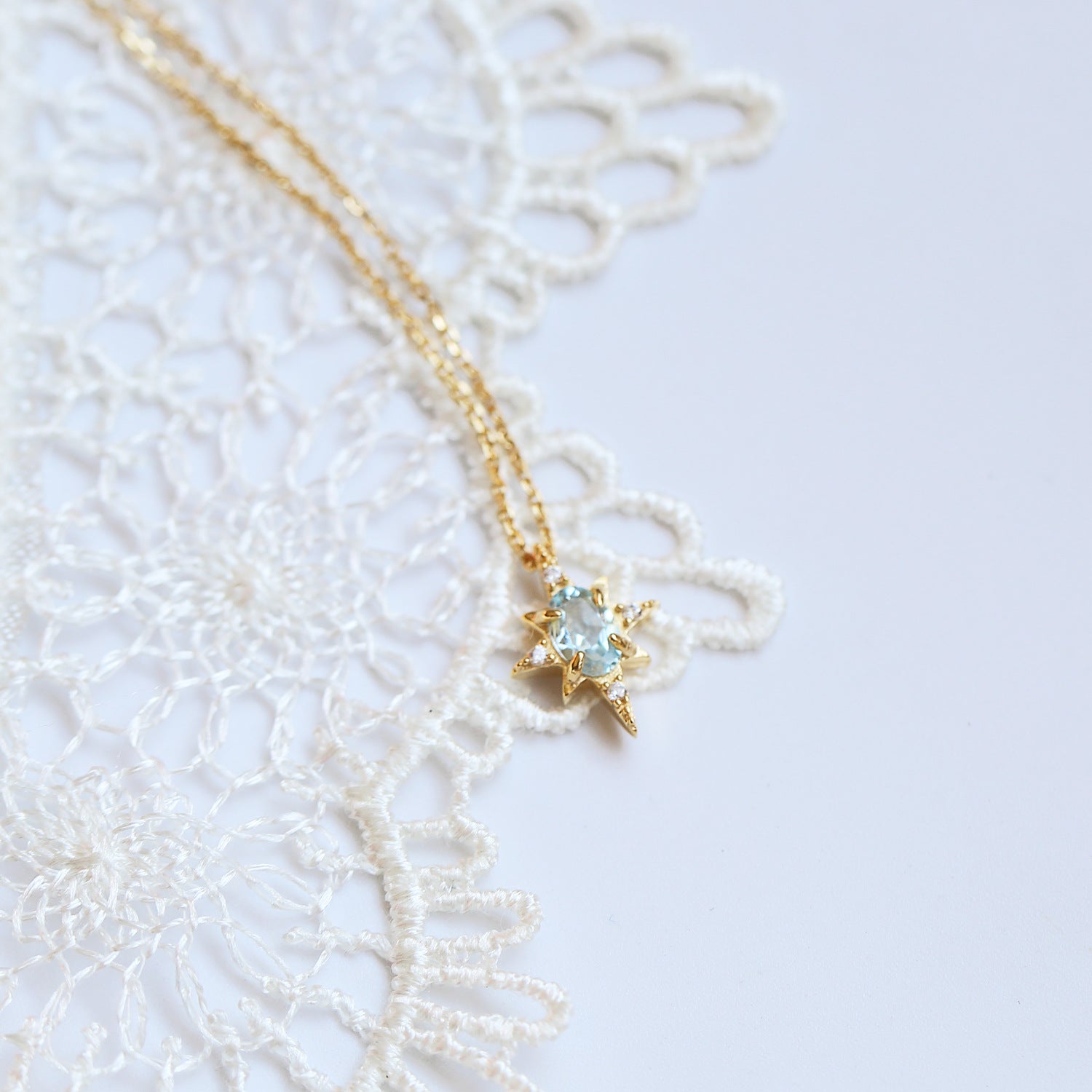 Collar de oro de 18 quilates de joyería japonesa de lujo ligero