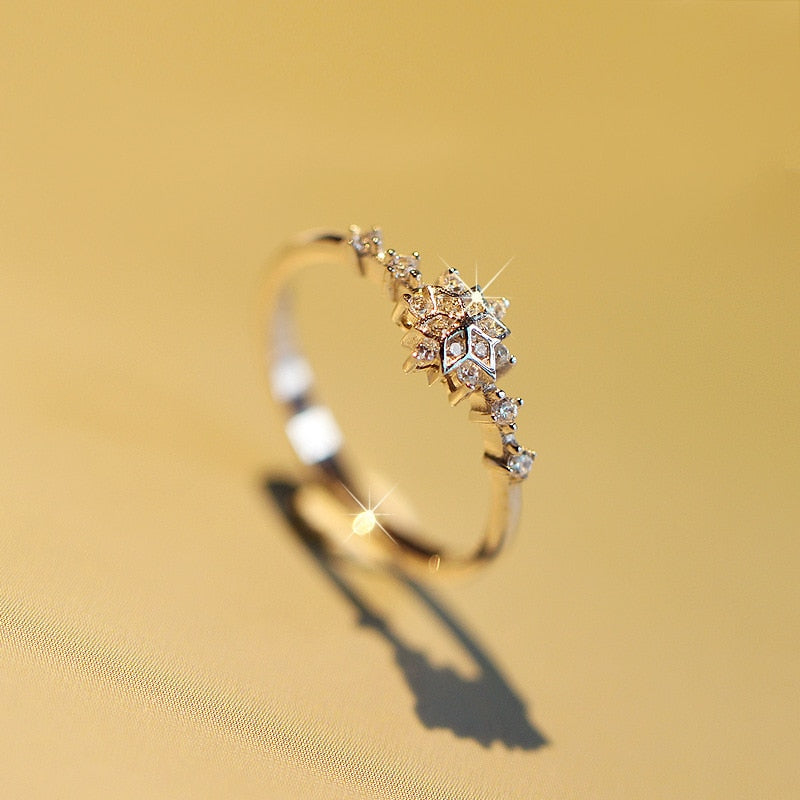 Anillo de Lujo para Mujer con Flor de Copo de Nieve