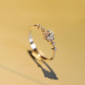 Anillo de Lujo para Mujer con Flor de Copo de Nieve