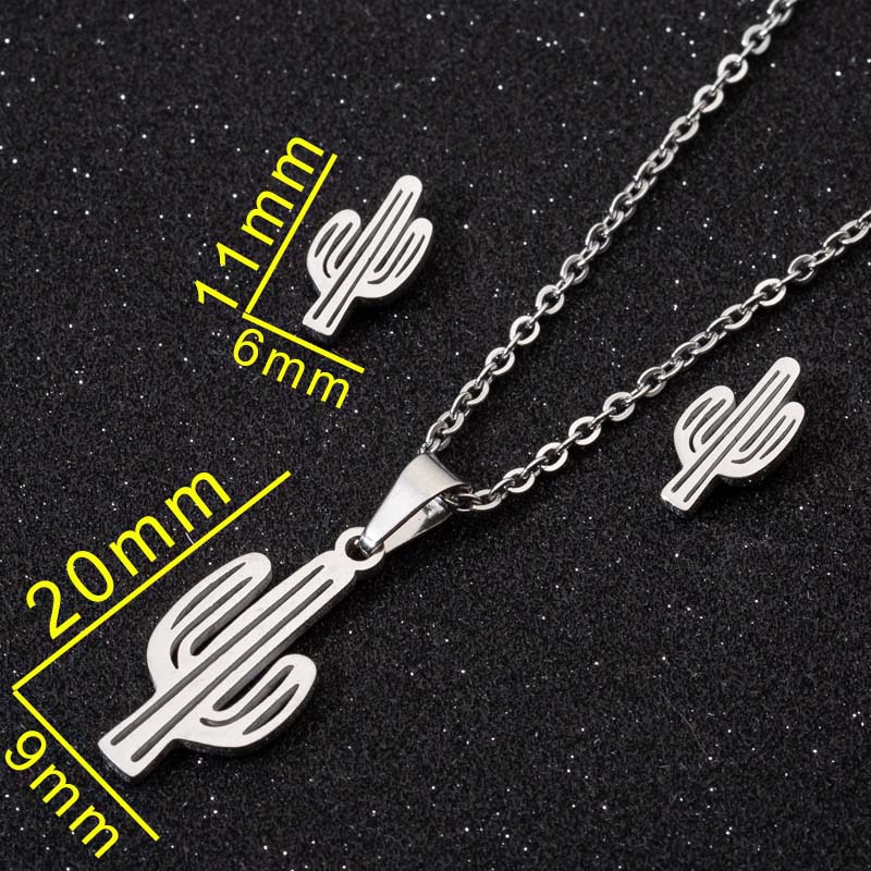 Halskette und Ohrringe dreiteiliger Schmuck