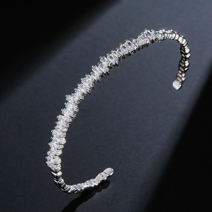 Pulsera europea y americana, pulsera de circonita con microincrustaciones de lujo ligero, joyería de mano sencilla para mujer, pulsera de moda