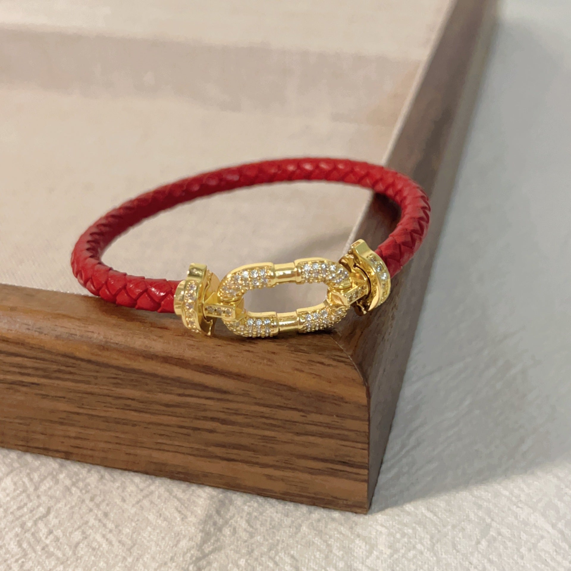18K Gold Copper Micro-inlaid Vachette Clasp Red Rope Bracelet