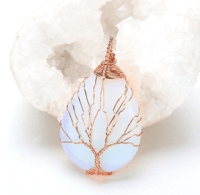 Natürlicher Quarz-Opal-Stein-Anhänger Handgemachte Roségold-Farbe Handgemachter Lebensbaum Umwickelter Tropfenförmiger Kristall-Anhänger-Halskette