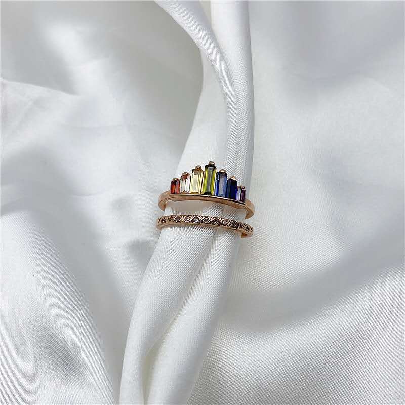 Ring mit Mikro-Regenbogen-Diamanten