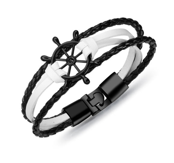 Pulseras de cuero y aleación con dijes