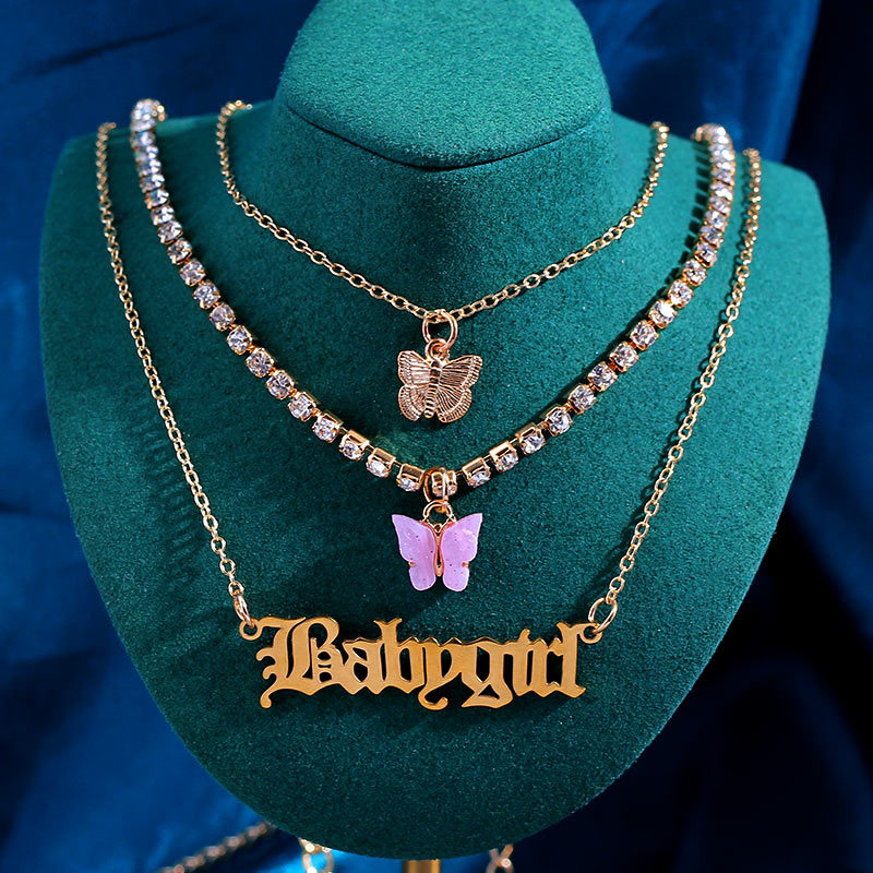 Harz-Metall-Schmetterlingsanhänger Babygirl Buchstaben-Accessoire Mehrschichtige Halskette