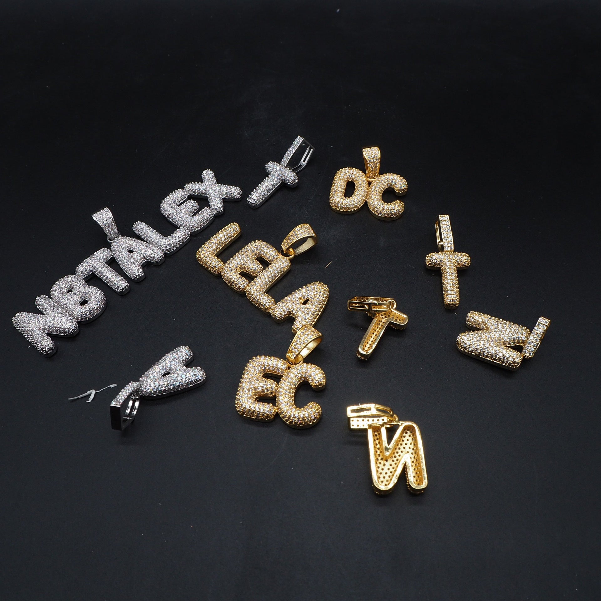 Buchstaben-Halskette