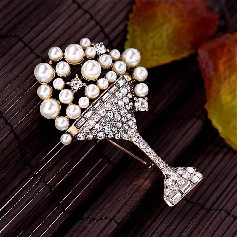 Broche de copa de vino vintage