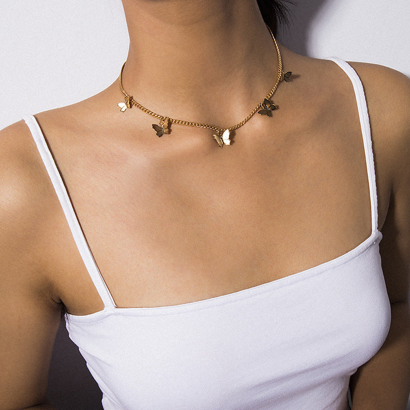 Collar con colgante de mariposa