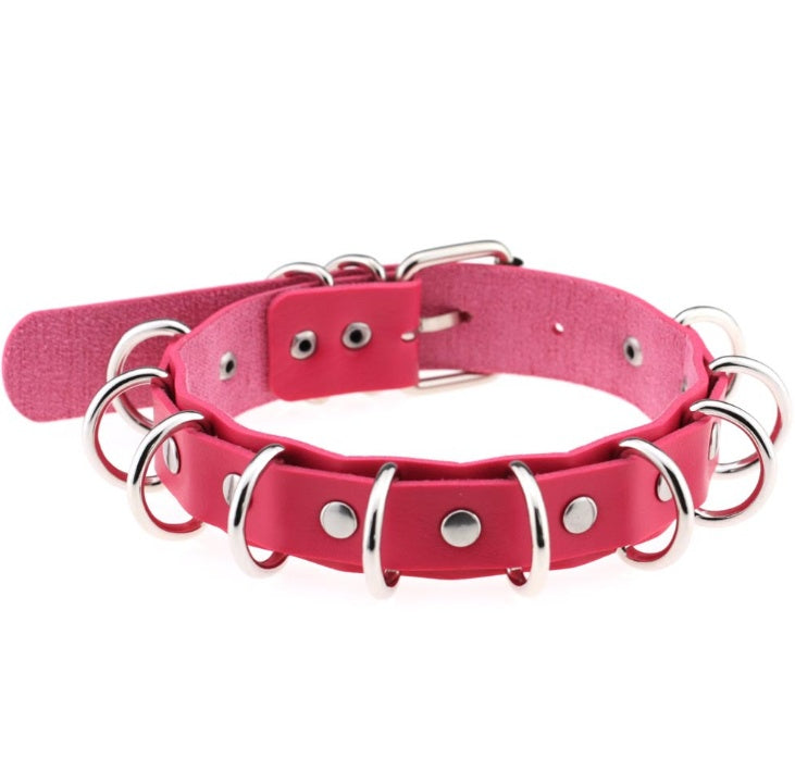 Collar doble de cuero estilo punk exagerado con múltiples aros metálicos