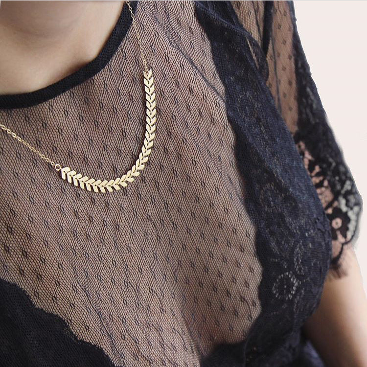 Einfache Mode Frauen Chevron Pfeil Halskette Minimalistische Silber- oder Goldketten Elegante Hochzeit Party Schmuck Accessoires