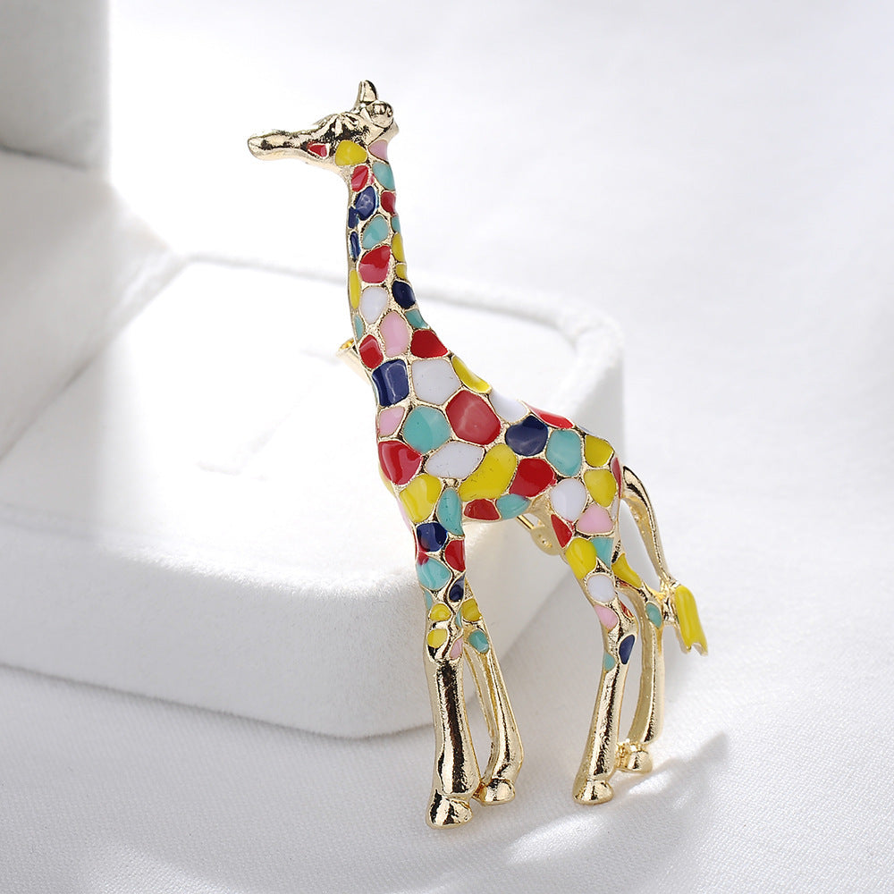 Giraffe brooch pin