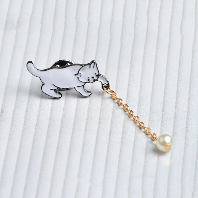 Broche de perlas con forma de gatito, de dibujos animados de anime, para la personalidad de la moda