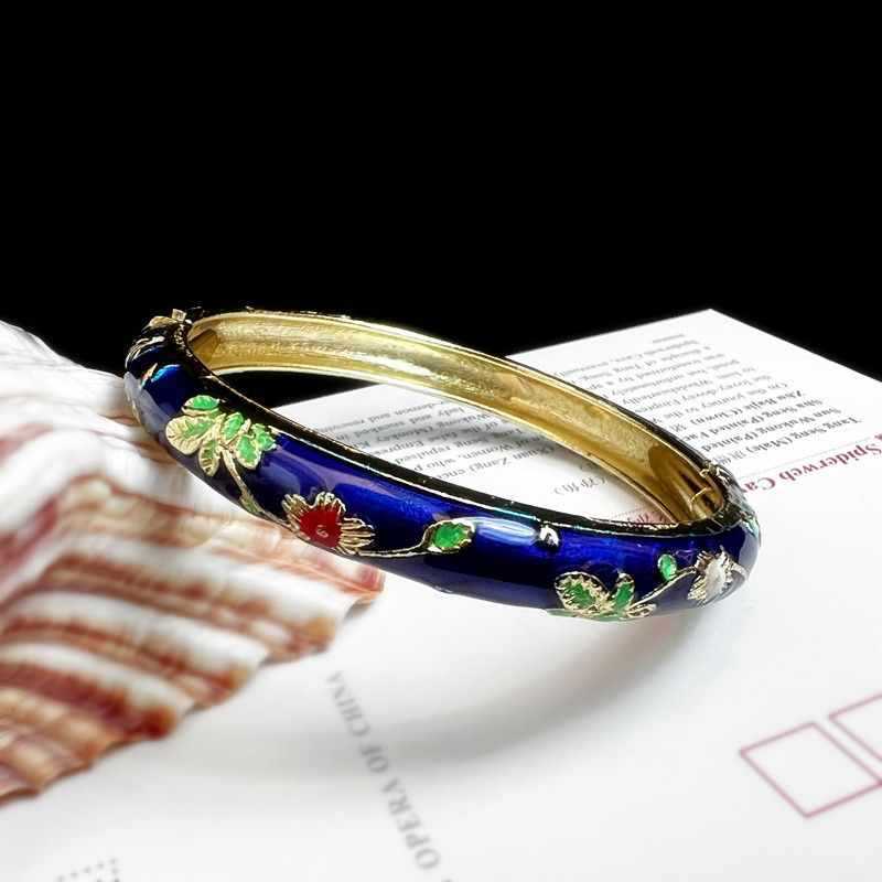 Pulsera de esmalte floral fino de museo