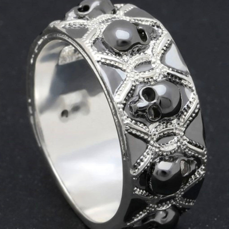 Anillos de calaveras negras malvadas