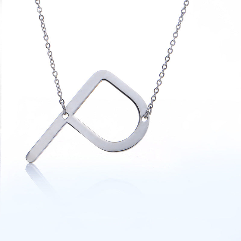Fabuloso collar con colgante de letra inicial de acero inoxidable chapado en oro rosa
